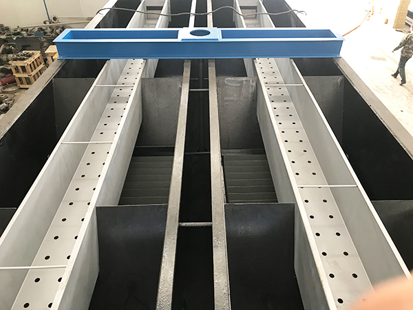 La función del tanque de asentamiento de la lámina en el tratamiento del agua