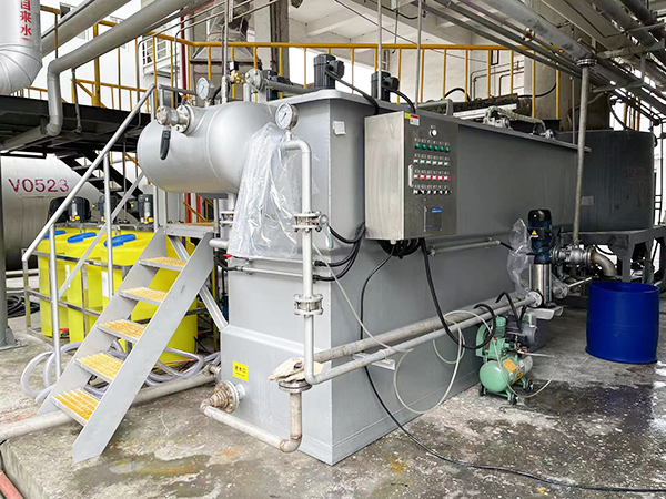 Sistema de flotación de aire disuelto para eliminar aceites y grasas en aguas residuales