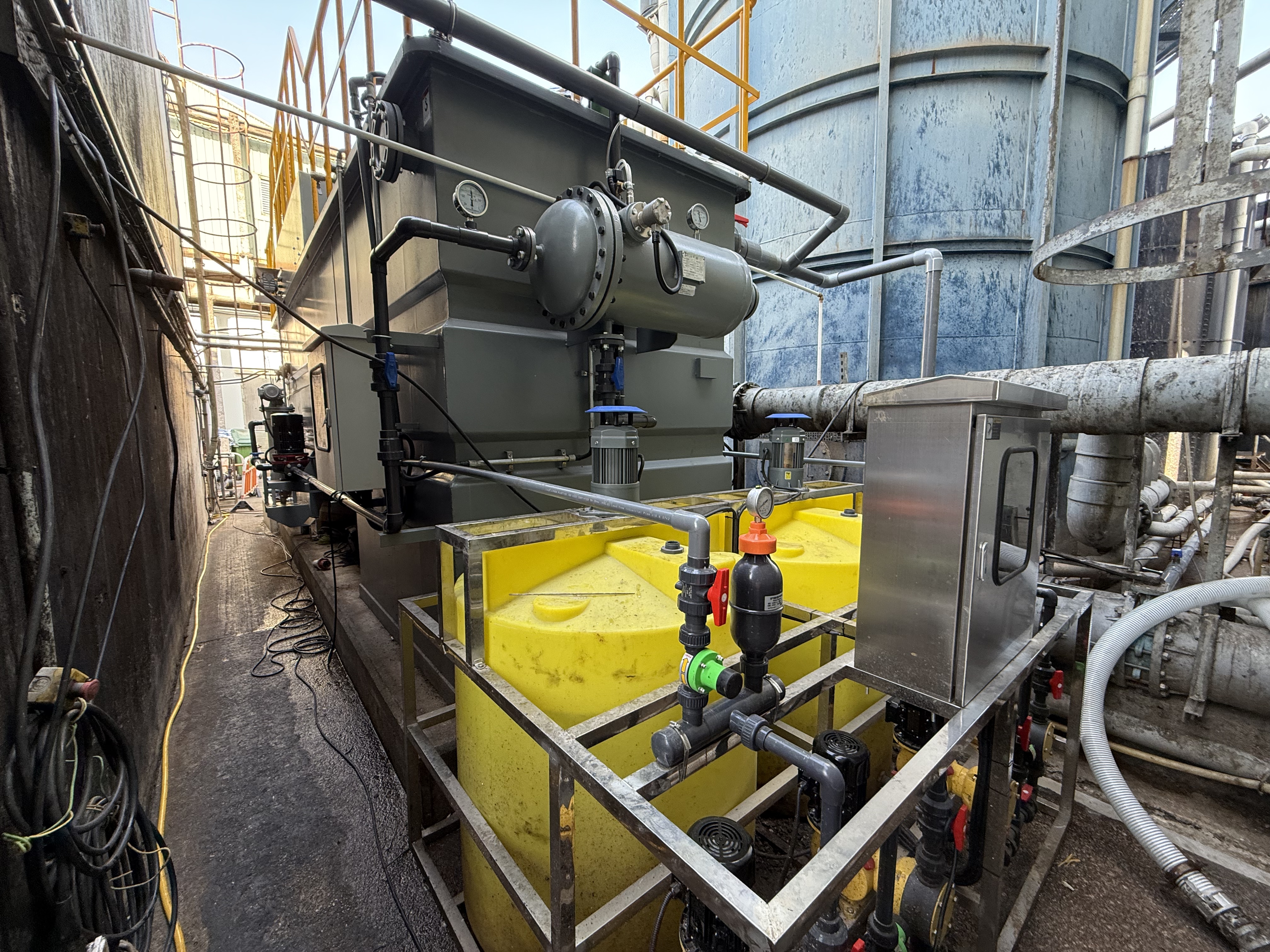 Coagulantes y floculantes en el tratamiento del agua DAF: una guía completa